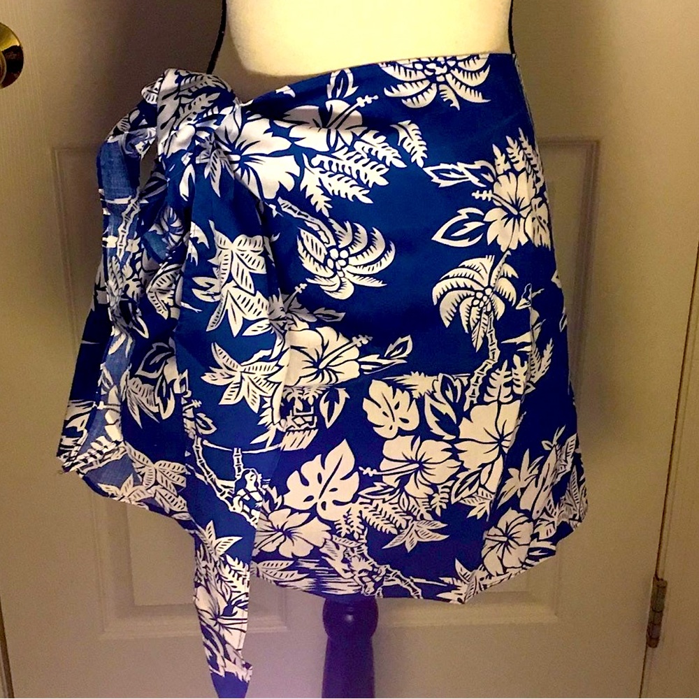 Hilo Hattie Floral wrap Skirt Sarong Coverup | The Hawaiian Original Vintage 90s